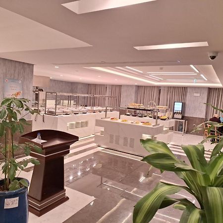 Hotel Maden Alrawda Medina Exterior foto The lounge at the airport